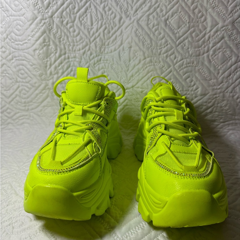 Sale! 🔥🔥🔥 Berness Nikki  platform sneakers womens size 6 Neon Green Beads